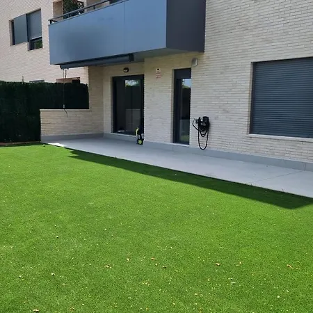 Diseno Con Jardin Privado A 100 Metros Del Mar Torredembarra